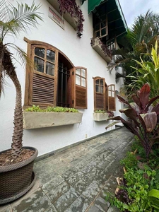 Casa com 6 quartos para alugar no bairro Floresta, 265m²