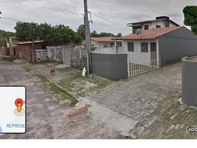 Alugo ótima casa com 2 quartos sala lavanderia, quintal e garagem no bairro sabiaguaba