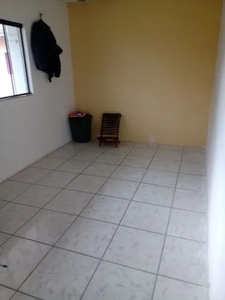 Alugo quarto para solteiro