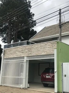 Alugo sobrado padrão em área calma, bairro xaxim, Curitiba, semi mobiliado.