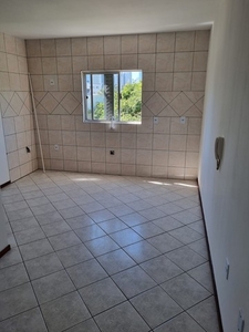 Apartamento 2/4 pequeno na Vila Real