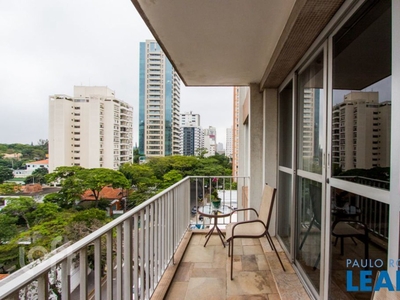 Apartamento à venda em Campo Belo com 180 m², 4 quartos, 2 suítes, 2 vagas