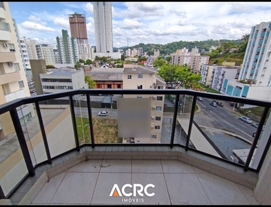 Apartamento no Bairro Vila Nova em Blumenau com 3 Dormitórios (3 suítes) e 225 m²