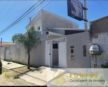 Casa 02 dormitórios, sala, cozinha, área de serviços tudo em porcelanato, 2 vagas de garag