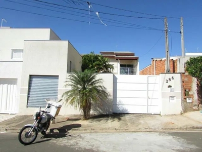 Casa com salão aluga