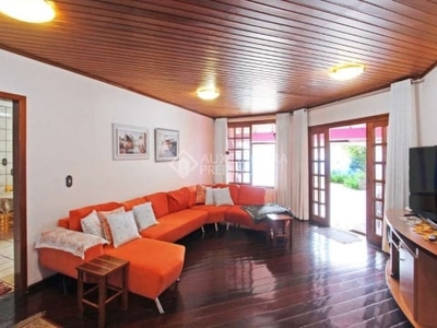 Casa em condomínio fechado com 4 quartos à venda na rua elias bothome, 347, jardim itu sabará, porto alegre, 259 m2 por r$ 1.100.000