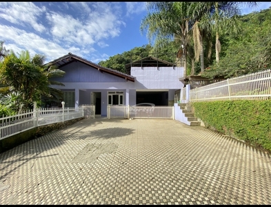 Casa no Bairro Progresso em Blumenau com 4 Dormitórios e 280 m²