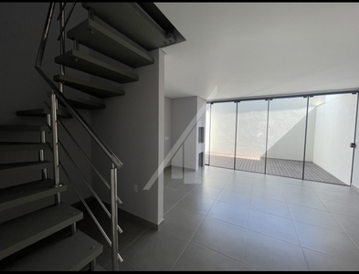 Casa no Bairro Itoupava Central em Blumenau com 2 Dormitórios (2 suítes) e 205 m²
