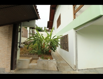 Casa no Bairro Vila Nova em Blumenau com 5 Dormitórios (1 suíte) e 360 m²