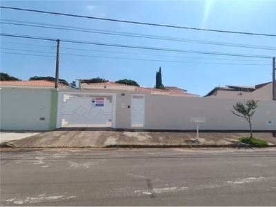 Casa para alugar em Recanto Azul de 156.00m² com 3 Quartos e 4 Garagens