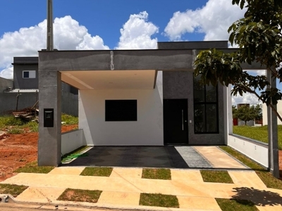 Linda casa recém construída para venda