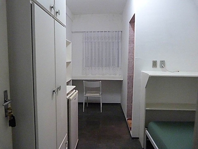 Quarto com banheiro (suite) individual Metrô Pça Árvore