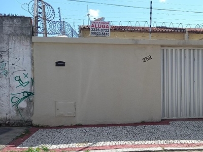 RS 1.700,00 casa na Rua José Façanha, 252, Damas, com 3 qts (2suítes), 2 vagas.