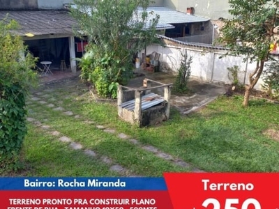 Terreno com 1 casa em rocha miranda