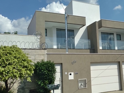 Casa em Chácara Contagem, Contagem/MG de 185m² 3 quartos à venda por R$ 789.000,00