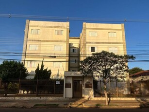 Apartamento no condomínio Piatã - 3 quartos