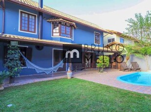 Casa de 345 m² com 3 dormitórios sendo 1 suíte master com banheira hidromassagem e quintal