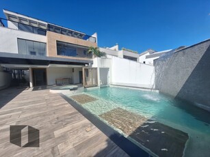 Casa em Barra da Tijuca, Rio de Janeiro/RJ de 402m² 5 quartos à venda por R$ 3.799.000,00