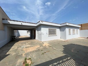Casa em Vila Toninho, São José do Rio Preto/SP de 250m² 4 quartos para locação R$ 1.750,00/mes