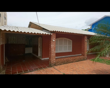 Casa tipo sobrado com acesso aos pontos turísticos