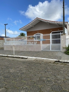 Excelente casa a 960 metros do mar no balneário oásis Peruibe !