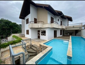 Casa no Bairro Velha em Blumenau com 5 Dormitórios (4 suítes) e 237 m²