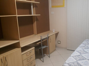 Quarto individual com Varanda, contas inclusas!