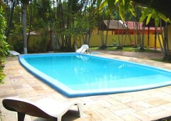 Casa Toda Terreá com Piscina Três Quartos Churrasq