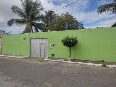 Bela casa no centro de Lauro de Freitas