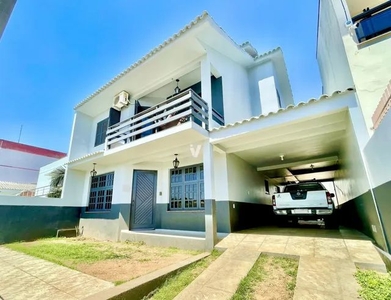 Casa com 3 quartos e piscina no Residencial Sarandi, bairro São José.