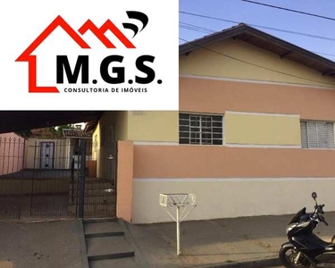 3 dormitórios, 1 suítes, 2 banheiro, 2 vagas na garagem, 218M² de Área Construída