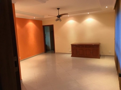 Apartamento 3 quartos + Dep., 1 quadra da praia, bairro Pompéia/Gonzaga