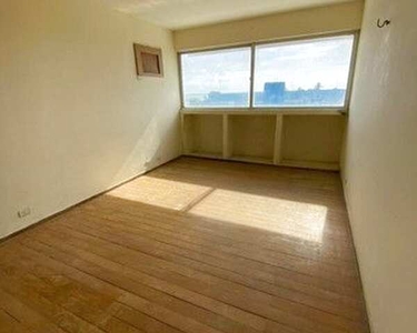 Apartamento na avenida, com 3 qts sendo 1 suíte, DCE, 2 vagas de garagem, elevador, Salão