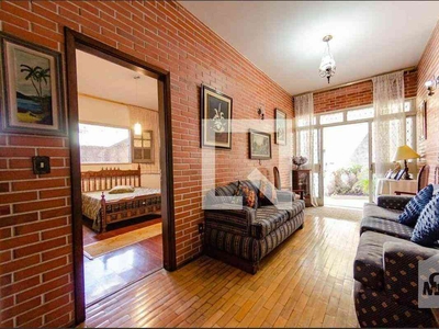 Casa com 1 quarto à venda no bairro Carlos Prates, 360m²