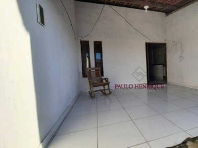 Casa com 3 dormitórios sendo 1 suíte localizada no Bairro do Benedito Bentes - 192m²