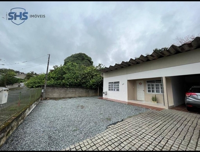 Casa no Bairro Velha em Blumenau com 3 Dormitórios e 140 m²