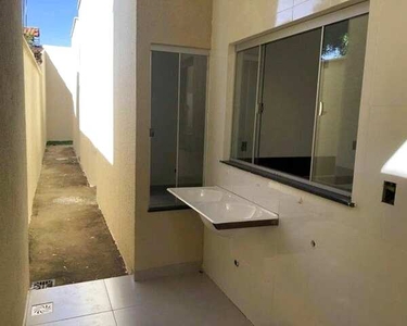 Casa para venda possui 122 metros quadrados com 3 quartos em Parque Oratório - Santo André