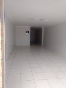 3 salas comerciais c 2Apts em cima