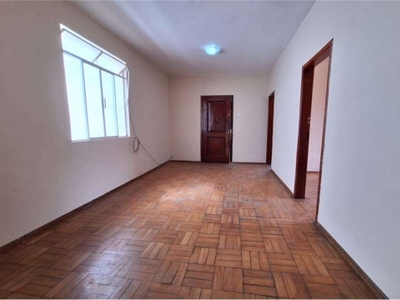 Aluguel comercial - casa, três quartos, sala ampla, dois banheiros, cozinha, área de serviço, quintal com lavanderia (tanque) e garagem - granbery