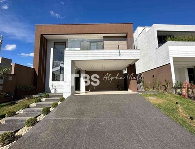 Casa com 3 quartos à venda no bairro Jardins Capri, 268m²