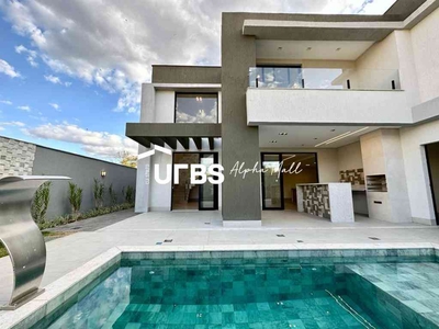 Casa com 3 quartos à venda no bairro Jardins Capri, 326m²