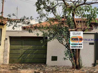 Casa com 3 quartos à venda no bairro Vila Lucy, 170m²