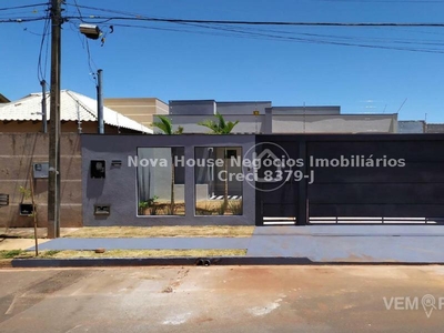 Casa Térrea com 3 Quartos à Venda por R$ 600.000
