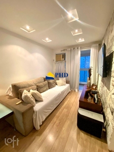 Apartamento à venda em Barra da Tijuca com 70 m², 2 quartos, 1 suíte, 1 vaga