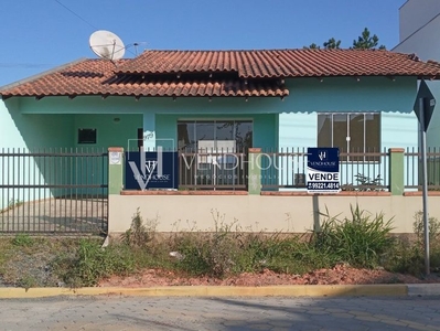 Casa à venda no bairro Itacolomi em Balneário Piçarras