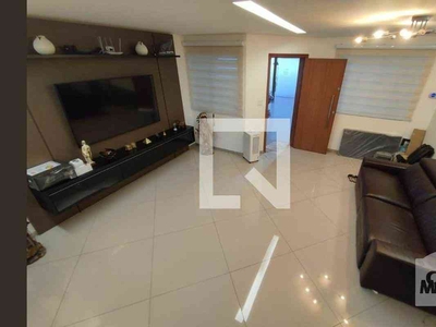 Casa com 3 quartos à venda no bairro Trevo, 190m²