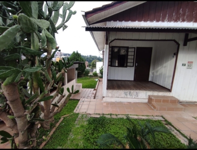 Casa no Bairro Velha em Blumenau com 4 Dormitórios e 150 m²