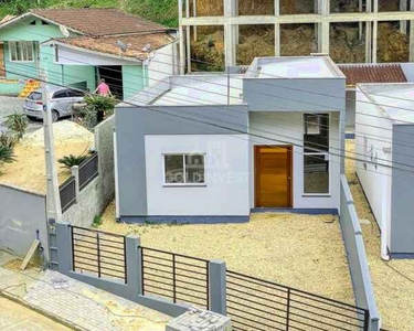 Casa Pronta 3 quartos (1 suíte) no bairro Primeiro de Maio próximo ao Centro