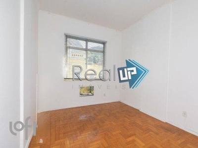 Apartamento à venda em Laranjeiras com 110 m², 3 quartos, 1 suíte, 1 vaga