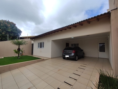 Casa em Bandeirantes, Londrina/PR de 165m² 3 quartos à venda por R$ 749.000,00